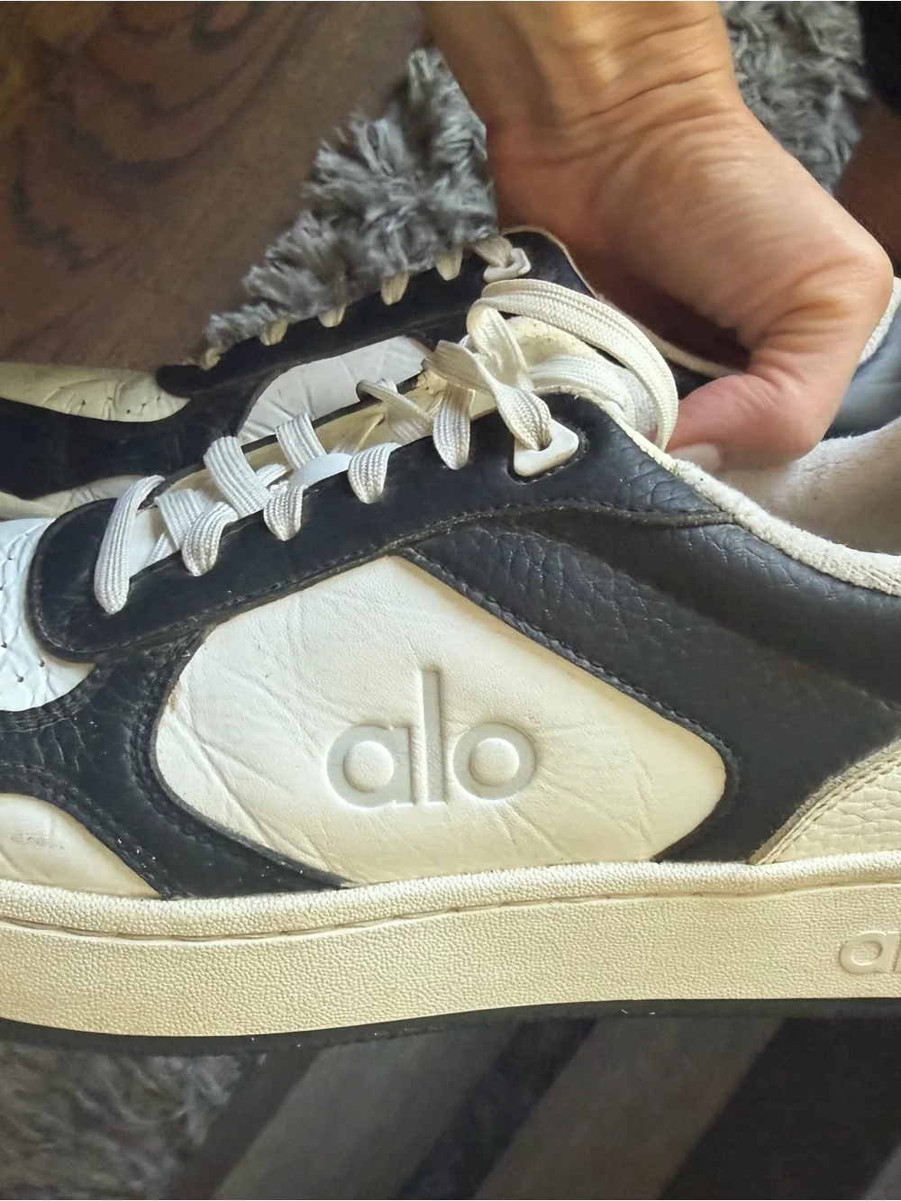 Alo sz 8 Sneakers in White and Black-excellent condition